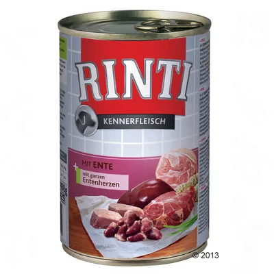 Lata de comida para perros Rinti Kennerfleisch. Texto visible: 'mit Ente', 'mit ganzen Entenherzen'. Imagen de carne y corazones de pato en la etiqueta.