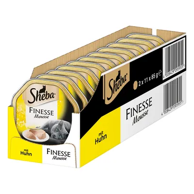 Sheba Finesse Mousse mit Huhn, verpakking met 22 kuipjes à 85 g. Productnaam en gewicht zichtbaar op de doos. Duitse tekst: mit Huhn.