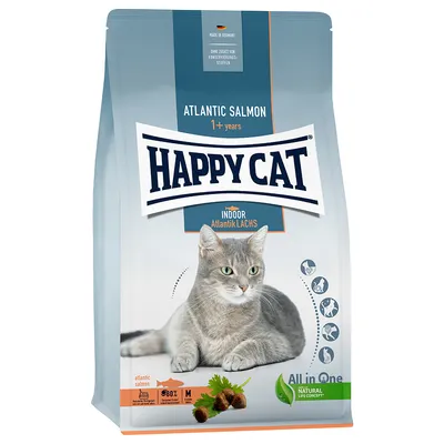 Pienso para gatos Happy Cat Atlantic Salmon, Indoor Atlantik Lachs, 1+ years. Imagen de gato gris en el envase. Texto: All in One, Natural Life Concept, 80% atlantic salmon.