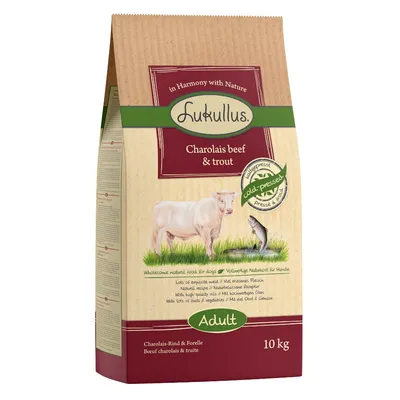 Sac Lukullus Charolais beef & trout, Adult, 10 kg, mention cold-pressed, illustrations de bœuf et truite. Texte visible en anglais et allemand sur l’emballage.