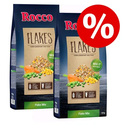 Dwie torby Rocco Flakes Flake Mix 10 kg, mieszanka płatków z marchewką, groszkiem i kukurydzą, widoczny znak procentowy oznaczający promocję. Tekst: MIX IT WITH MEAT.
