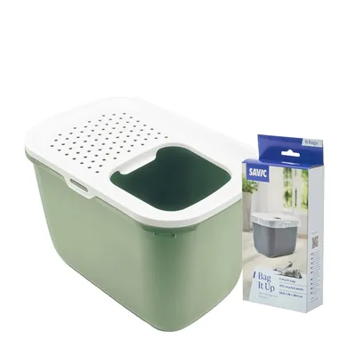 Savic caja de arena para gatos con recipiente verde y tapa blanca, incluye embalaje para 6 bolsas de plástico reciclado al 50%. Medidas: 58,5 x 39 x 28,5 cm.