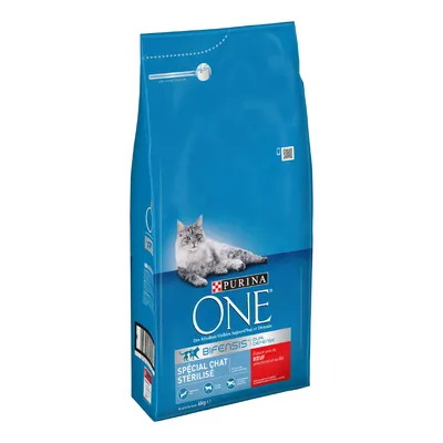 PURINA ONE BIFENSIS Spécial Chat Stérilisé, Boeuf, 6 kg. Blå pose med billede af kat og synlig tekst på fransk om produktet til steriliserede katte.