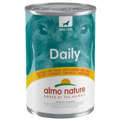Scatola Almo Nature Daily per cane adulto, con pollo. Testo visibile: 'OWNED BY THE ANIMALS', marchio e varianti linguistiche di 'con pollo'.