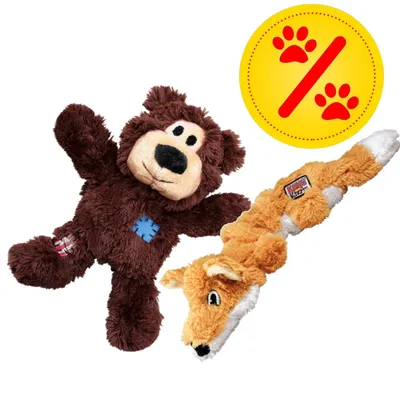 Plüschspielzeug in Bären- und Fuchsform, gelbes Prozentzeichen mit roten Pfotenabdrücken für Rabattaktion sichtbar.