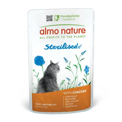 Almo Nature Functional Sterilised nedves eledel felnőtt, ivartalanított macskáknak csirkével. A csomagoláson macska és növénymotívum látható.