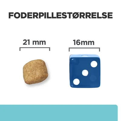Foderpillestørrelse vist ved siden af en blå terning. Foderpille: 21 mm, terning: 16 mm. Tekst: FODERPILLESTØRRELSE, 21 mm, 16 mm.