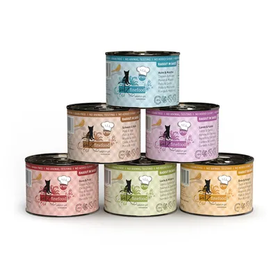 Zes blikjes catz finefood Ragout in Sauce kattenvoer, varianten: kip & kwartel, varken & krab, lam & konijn, gans & purperhoen, zalm & wild, eend & kangoeroe. Tekst in Engels en Duits.
