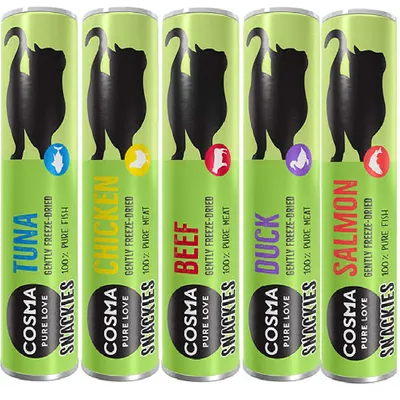 Пет опаковки Cosma Snackies Pure Love: Tuna, Chicken, Beef, Duck, Salmon. Надписи: Gently freeze-dried, 100% pure meat/fish. Силуети на котки върху зелен фон.