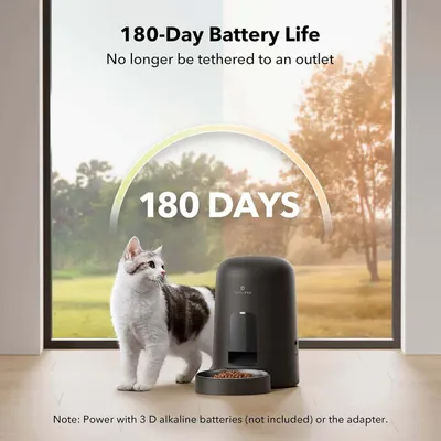 Foderautomat med 180 dages batterilevetid. Kan drives med 3 D-alkaliske batterier (medfølger ikke) eller med adapter.