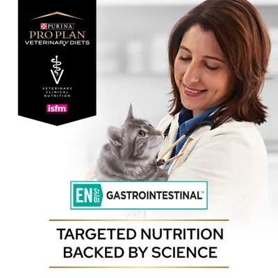 Purina Pro Plan Veterinary Diets, EN St/Ox Gastrointestinal. Targeted nutrition backed by science. Veterinary Clinical Nutrition, ISFM. Vet holding grey cat.