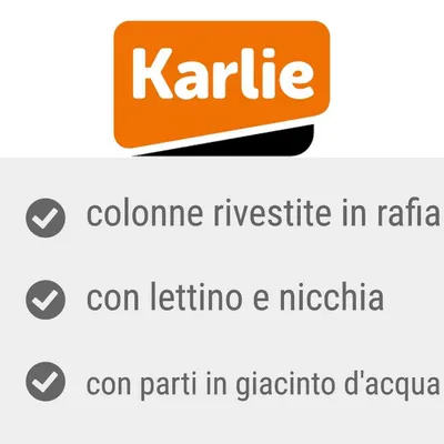 Karlie; colonne rivestite in rafia, con lettino e nicchia, con parti in giacinto d'acqua