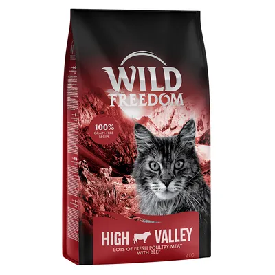 Sac Wild Freedom High Valley, 2 kg, texte visible : 100% grain-free recipe, lots of fresh poultry meat with beef. Image d’un chat sur fond de montagne.