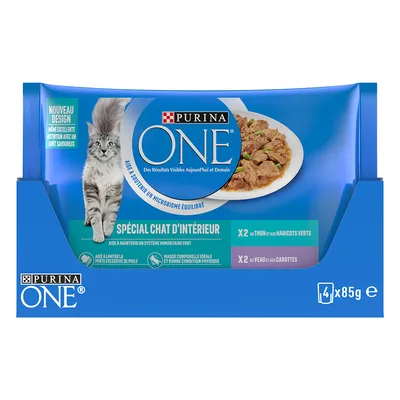 Purina ONE Spécial Chat d'Intérieur, 4 x 85g. X2 au thon et aux haricots verts, X2 au veau et aux carottes. Visible text in French. Image of cat and food on packaging.