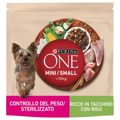 Purina ONE MINI/SMALL <10kg, controllo del peso/sterilizzato, ricco in tacchino con riso. Immagine di crocchette, tacchino, riso e verdure su confezione.