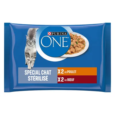 Purina ONE SPECIAL CHAT STÉRILISÉ, 2 x au poulet, 2 x au bœuf. Opakowanie karmy dla kotów z widocznym zdjęciem kota i kawałków mięsa na talerzu. Tekst w języku francuskim.