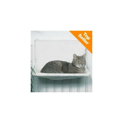 Gråstribet kat ligger på hvid radiatorseng i stof. Synlig orange hjørne med teksten 'Top Seller'.
