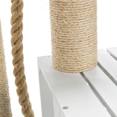 Dettaglio di tiragraffi in sisal con corda intrecciata e base in legno bianco, vista ravvicinata dei materiali.