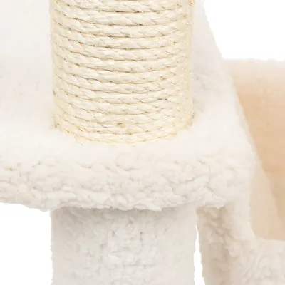 Détail d’un poteau recouvert de corde en sisal et d’une plateforme en tissu peluche blanc, éléments visibles d’un arbre à chat.