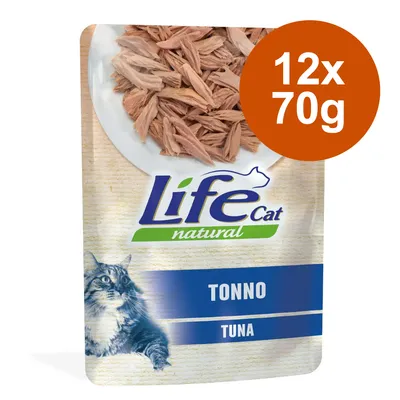 Life Cat Natural Tonno, 12x70g. Bild av tonfiskbitar på en tallrik.
