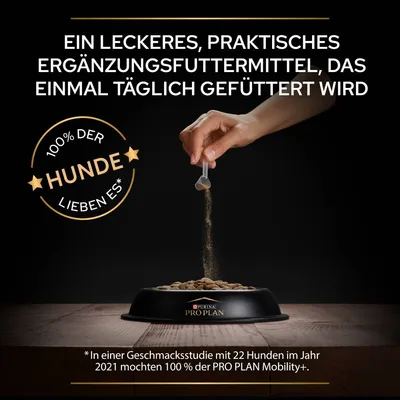 Texte en allemand : « Ein leckeres, praktisches Ergänzungsfuttermittel, das einmal täglich gefüttert wird. 100% der Hunde lieben es* ». Bol Purina Pro Plan avec poudre versée dessus.