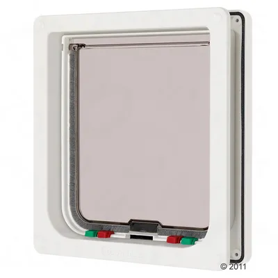 Kattenluik Cat Mate met wit kunststof frame, transparante klep en vierkleurig schuifslot (rood, groen, wit). Kattenluik Cat Mate met wit kunststof frame, transparante klep en vierkleurig schuifslot (rood, groen, wit).