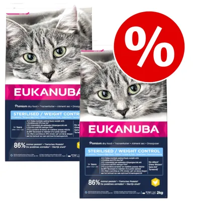 To poser Eukanuba Sterilised/Weight Control tørfoder til kat, 86 % animalsk protein, 2 kg, stor rød procenttegn for tilbud i hjørnet. Synlig tekst på engelsk og andre sprog.