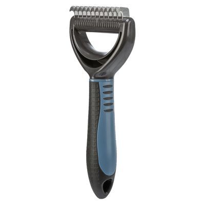 Hondenkam met zwart-blauw kunststof handvat en metalen tanden, geschikt voor het verwijderen van losse haren. Materiaal: kunststof en metaal.