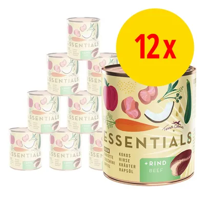 Lot de 12 boîtes Terra Canis ESSENTIALS, étiquette visible : bœuf, noix de coco, carotte, courgette, pomme, millet, herbes, huile de colza. Mention +Rind Beef sur l’emballage.