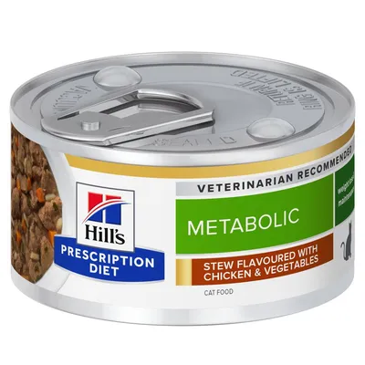 Boîte Hill's Prescription Diet Metabolic, stew flavoured with chicken & vegetables, aliment pour chat, recommandé par les vétérinaires. Texte en anglais sur l’étiquette.