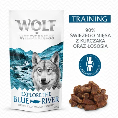 Wolf of Wilderness Explore the Blue River, 100 g. Training, 90% świeżego mięsa z kurczaka oraz łososia, + green-lipped mussel. Opakowanie i kawałki przysmaku widoczne na zdjęciu.