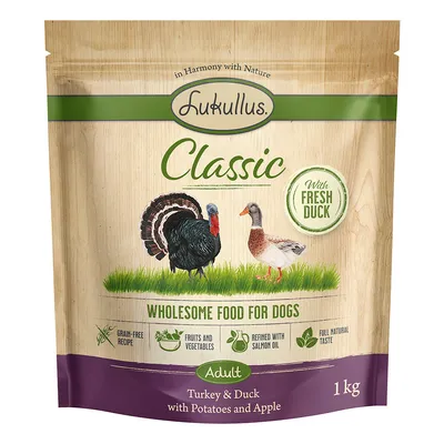 Lukullus Classic Adult krmivo pro psy, krůta a kachna s bramborami a jablkem, bez obilovin, s lososovým olejem, přírodní suroviny, balení 1 kg.