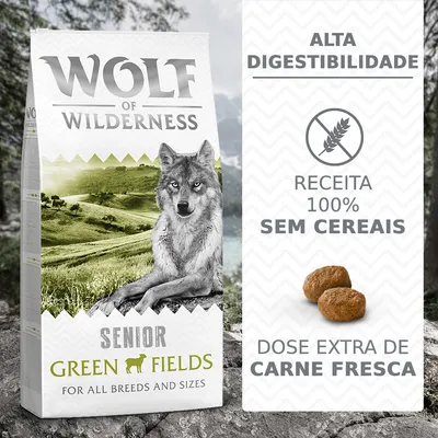 Wolf of Wilderness Senior Green Fields. Alta digestibilidade, receita 100% sem cereais, dose extra de carne fresca. Ração para cães visível na embalagem. Wolf of Wilderness Senior Green Fields. Alta digestibilidade, receita 100% sem cereais, dose extra de carne fresca. Ração para cães visível na embalagem.