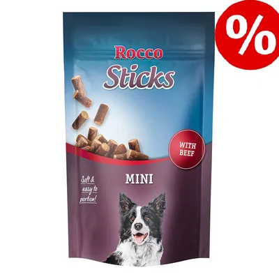 Опаковка Rocco Sticks MINI with beef, изображение на куче и мини снаксове, надпис Soft & easy to portion!, червен знак с процент в горния десен ъгъл.