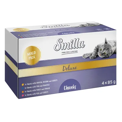 Опаковка Smilla Deluxe Chunks Mixed Pack, 4×85 г. Видими вкусове: пиле с тиквички и моркови, риба тон с домати, пуешко със спанак, телешко с моркови. Котка на опаковката.