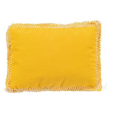 Rechthoekig geel kussen met zichtbare witte stiksels langs de randen, gemaakt van stof. Geen merknaam of tekst zichtbaar.