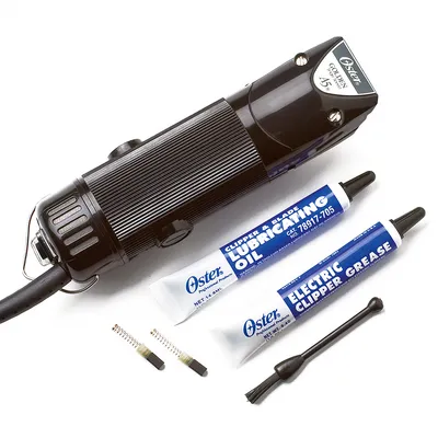 Oster Golden A5 Haarschneidemaschine mit Zubehör: Clipper & Blade Lubricating Oil, Electric Clipper Grease, Reinigungsbürste und Ersatzteile.