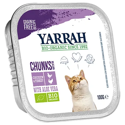 Yarrah BIO-ORGANIC SINCE 1992 kissanruoka, viljaton, paloja kanasta ja kalkkunasta, aloe veralla, BIO ORGANIC, 100 g. Kuvassa kissa pakkauksessa.