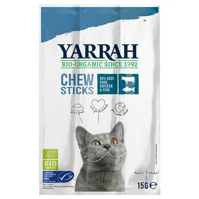 Yarrah Chew Sticks kissalle, 96 % naudan-, sian-, kanan- ja kalanlihaa. BIO ORGANIC, MSC-sertifioitu, 15 g. Pakkauksessa harmaa kissa ja kolme tikkua.