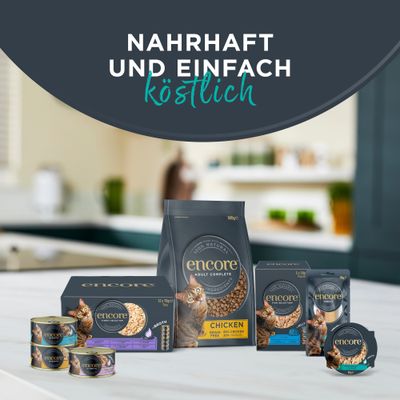 Verschiedene encore Katzenfutterprodukte mit Aufschrift: Nahrhaft und einfach köstlich.
