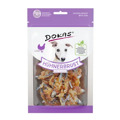 Dokas Hühnerbrust mit Fisch, envase transparente con tiras de pechuga de pollo y pescado visibles. Texto en alemán e inglés: 'resealable', 'chicken breast with fish'. Imagen de perro en el paquete.