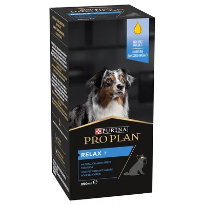 Purina Pro Plan Relax+ 250 ml, Fish Oils Omega 3, Natural Calming Effect for Dogs feliratú doboz kutya képével. Látható márkanév és terméknév.