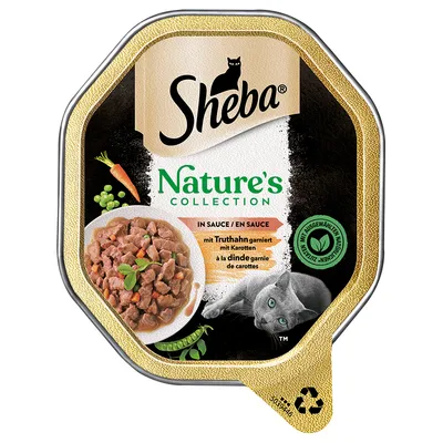Sheba Nature's Collection i sauce med kalkun toppet med gulerødder. Bæredygtigt udvalgte ingredienser. Genbrugssymbol synligt.