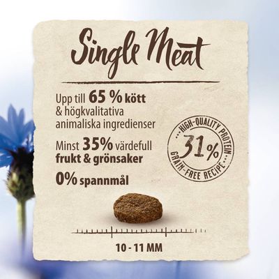 Single Meat. Upp till 65 % kött och animaliska ingredienser, minst 35 % frukt och grönsaker, 0 % spannmål. 31 % protein. Foderbitens storlek: 10–11 mm.