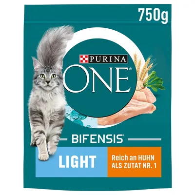 Purina ONE Bifensis Light pour chat, 750 g, texte visible : LIGHT, Reich an Huhn als Zutat Nr. 1, image de filet de poulet, blé, persil et chat gris à poils longs.