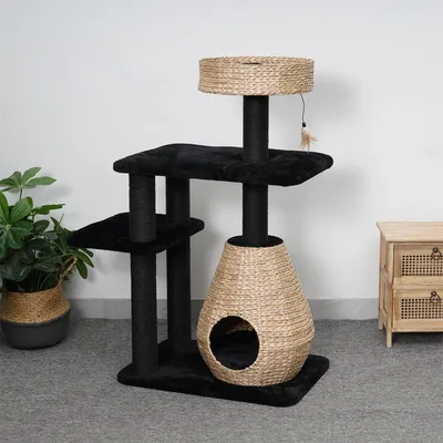 Tiragraffi in tessuto nero e materiale naturale intrecciato con tana, due piattaforme e pendente gioco.