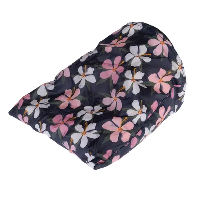 Dunkelblauer Stoff mit Blumenmuster in Rosa und Weiss, geeignet für Heimtierprodukte oder Zubehör. Dunkelblauer Stoff mit Blumenmuster in Rosa und Weiss, geeignet für Heimtierprodukte oder Zubehör.