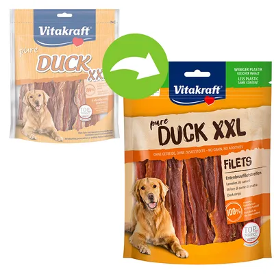 Vitakraft pure Duck XXL Filets hundgodis, två förpackningar visas med text: 'Weniger Plastik, gleicher Inhalt' och 'No grain, no additives'. Bild på en hund på båda förpackningarna.