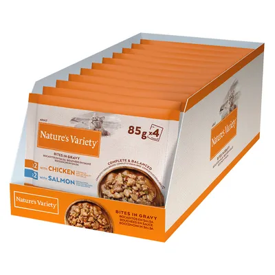 Nature's Variety Bites σε σάλτσα, 85g x4, με κοτόπουλο και σολομό. Πλήρης & ισορροπημένη για ενήλικες. Η συσκευασία δείχνει εικόνα προϊόντος και μέγεθος μερίδας.
