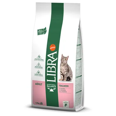 Balení krmiva pro kočky Libra Nutritional Balance Adult Salmon, 12 kg. Text: strong teeth, healthy digestion, vitamins-minerals, no artificial, s lososem. Obrázek kočky na obalu.